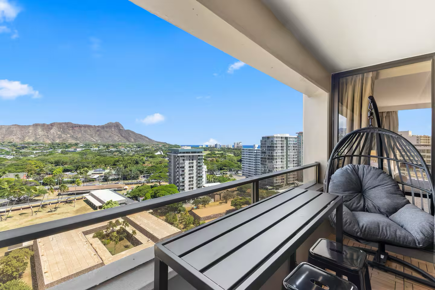 17F-Grand Diamond Head View-2BR-Waikiki w/Parking!