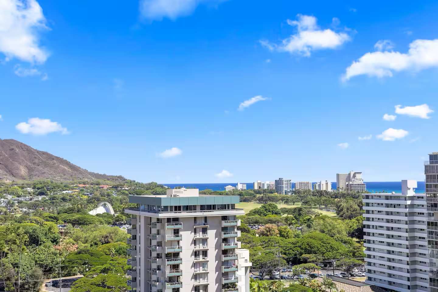 17F-Grand Diamond Head View-2BR-Waikiki w/Parking!
