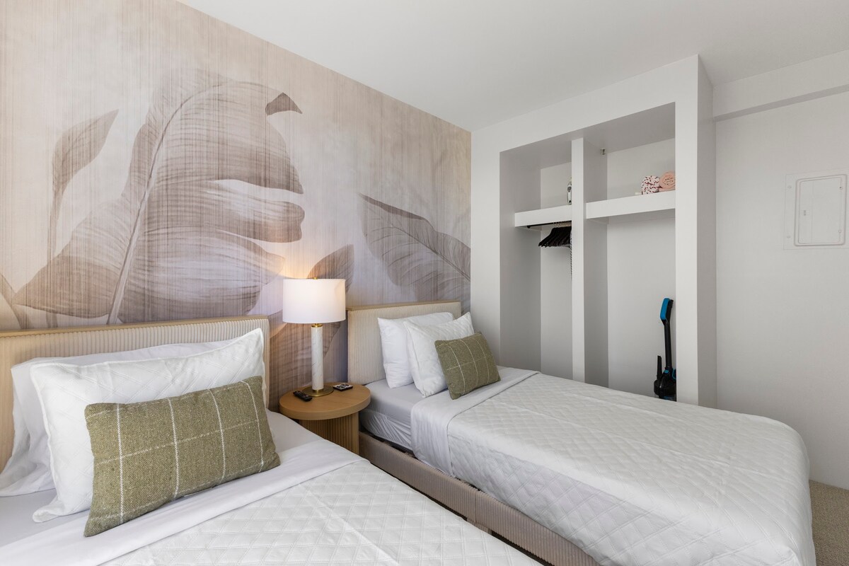 17F-Grand Diamond Head View-2BR-Waikiki w/Parking!