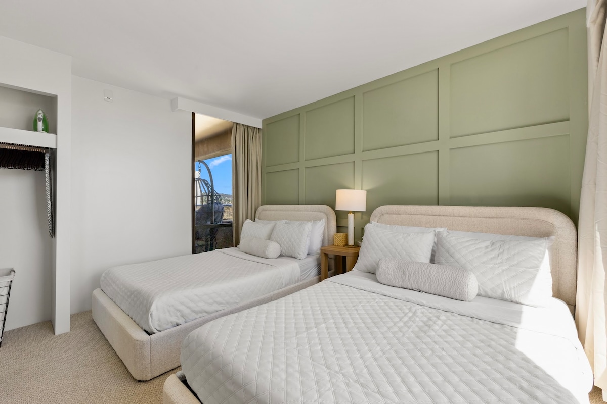 17F-Grand Diamond Head View-2BR-Waikiki w/Parking!