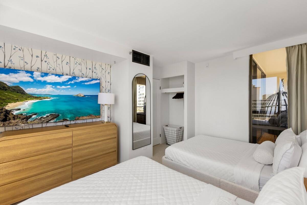17F-Grand Diamond Head View-2BR-Waikiki w/Parking!