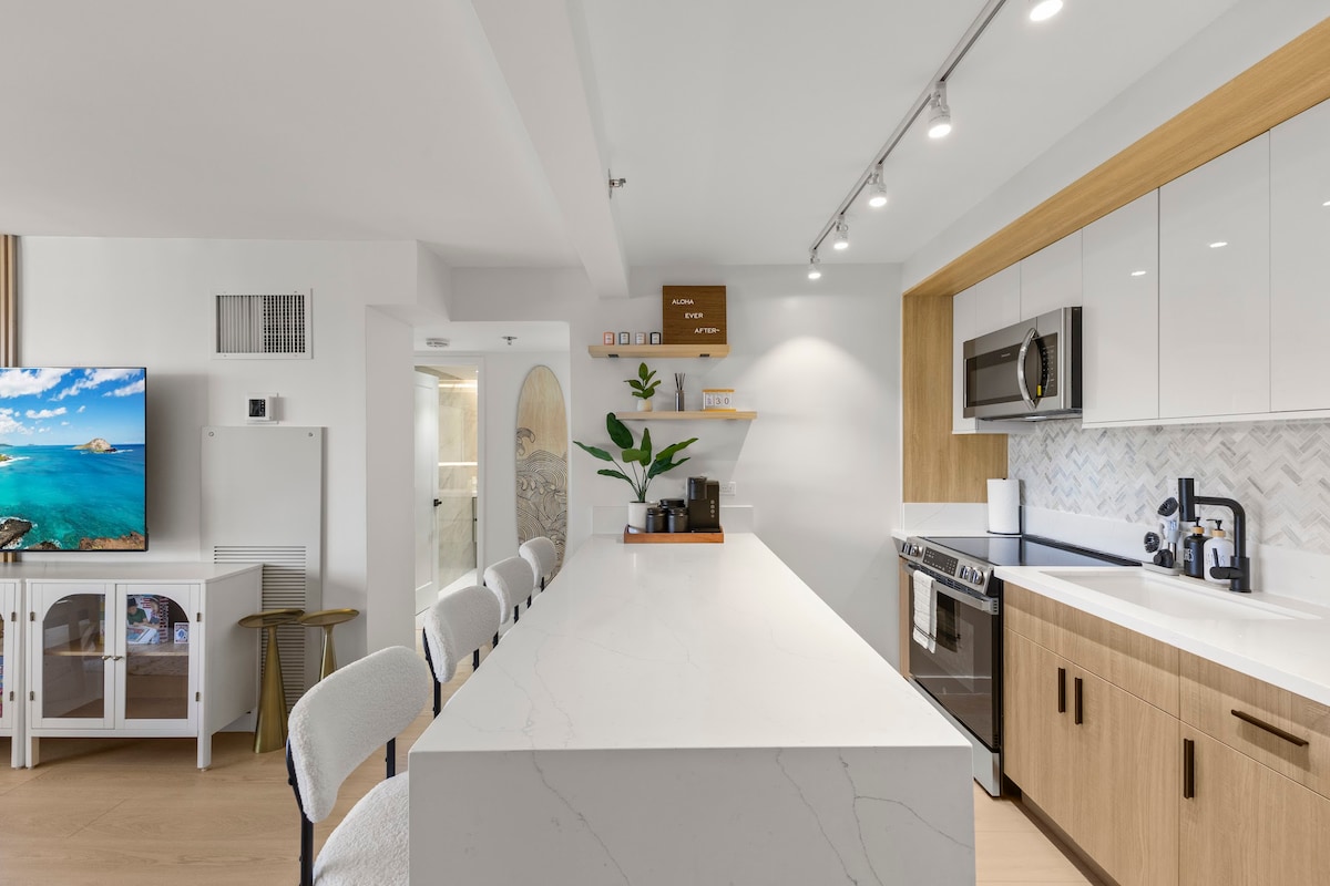 17F-Grand Diamond Head View-2BR-Waikiki w/Parking!