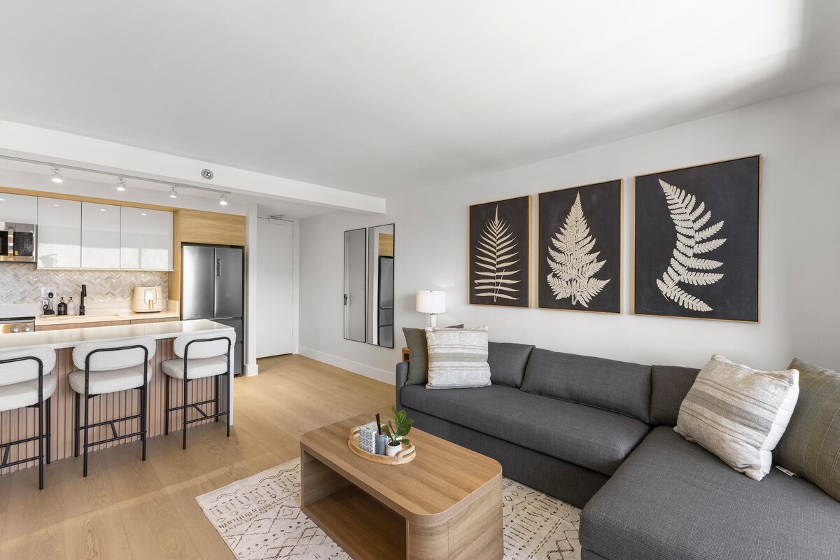 17F-Grand Diamond Head View-2BR-Waikiki w/Parking!