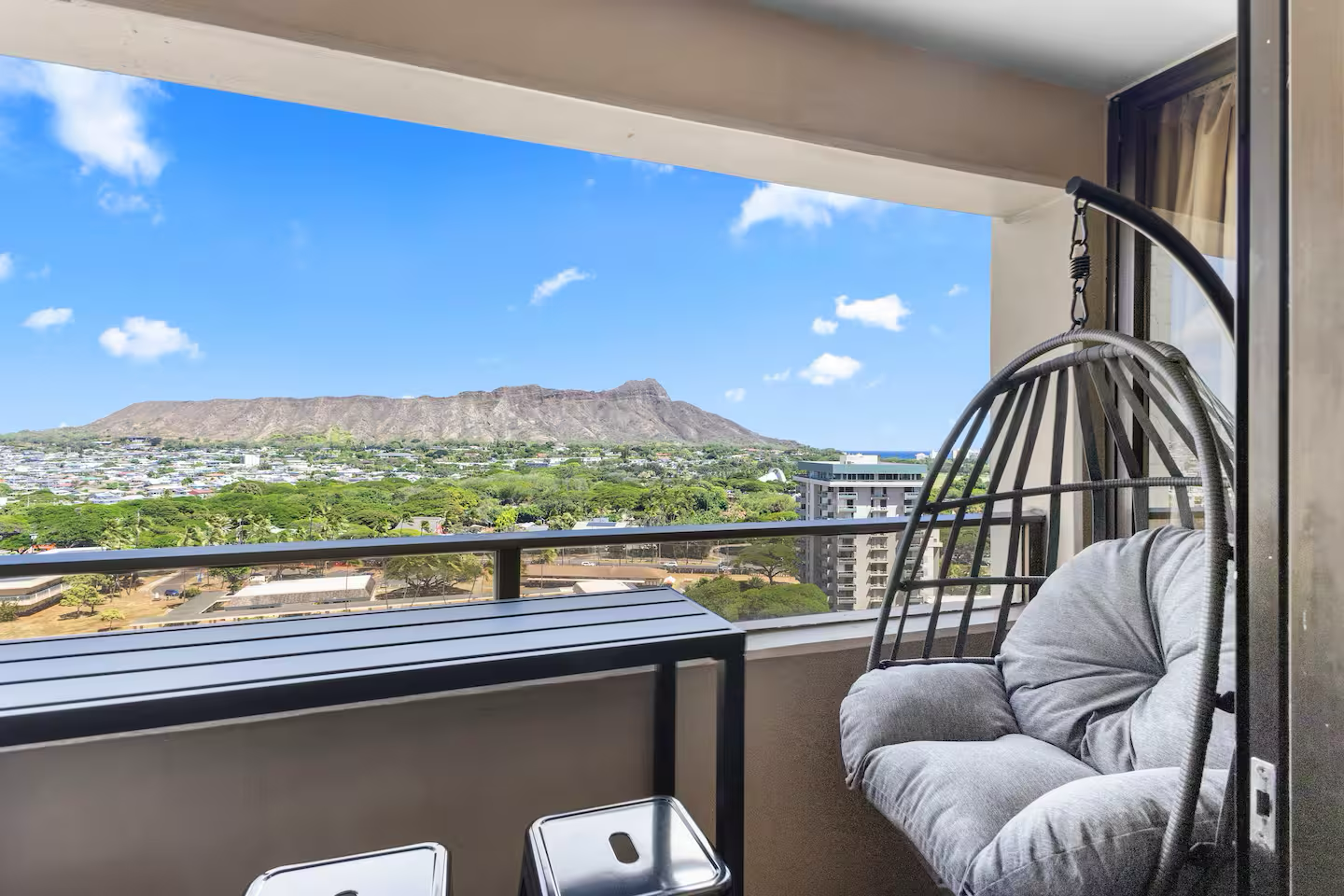 17F-Grand Diamond Head View-2BR-Waikiki w/Parking!
