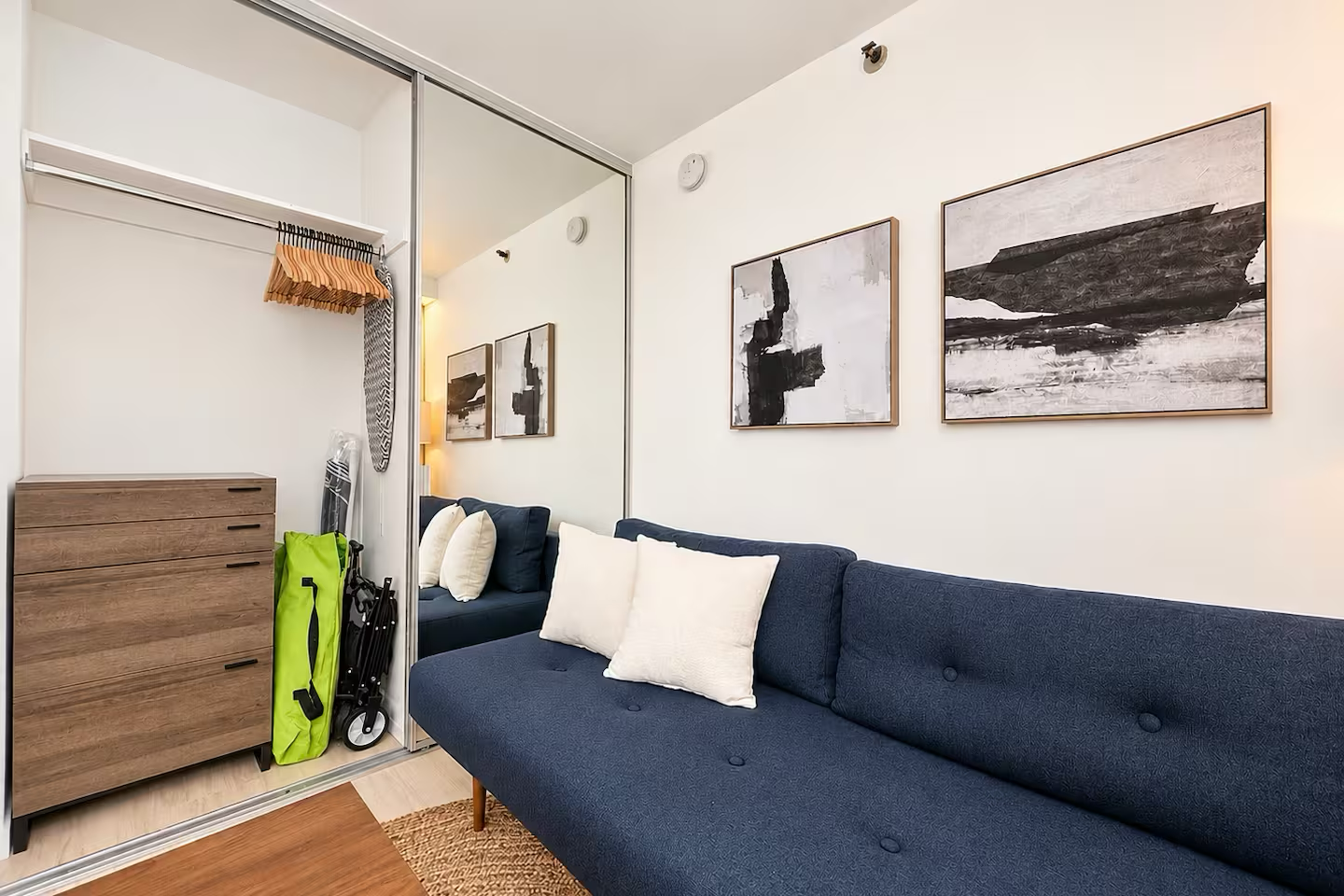 Walk to the beach!-Cozy Renovated Waikiki Studio~