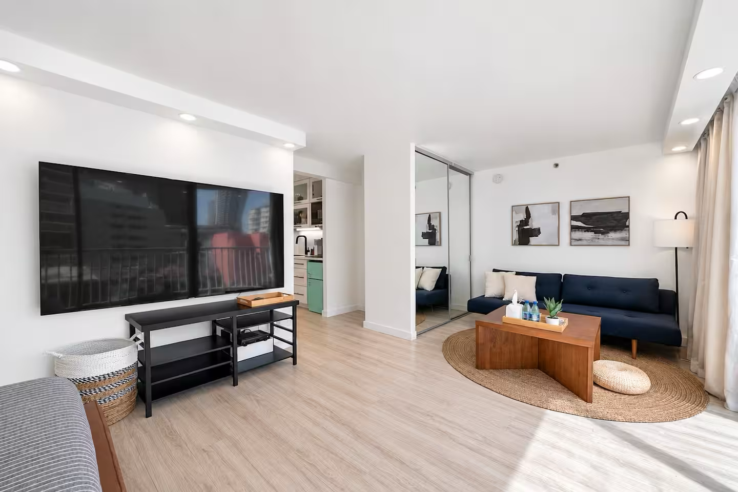 Walk to the beach!-Cozy Renovated Waikiki Studio~