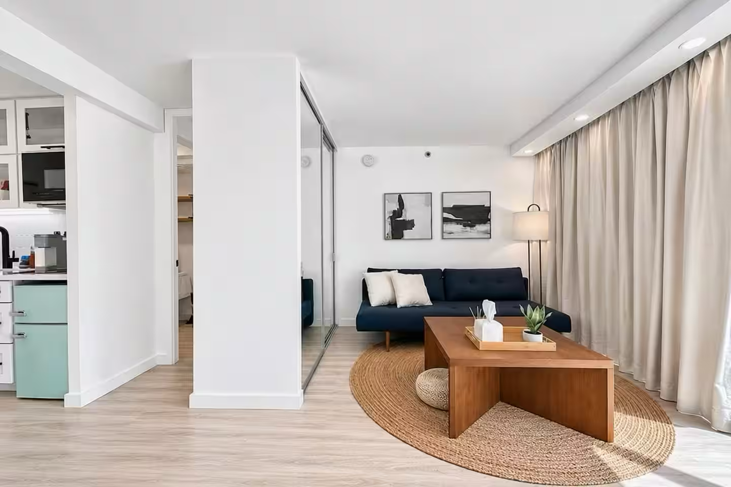 Walk to the beach!-Cozy Renovated Waikiki Studio~