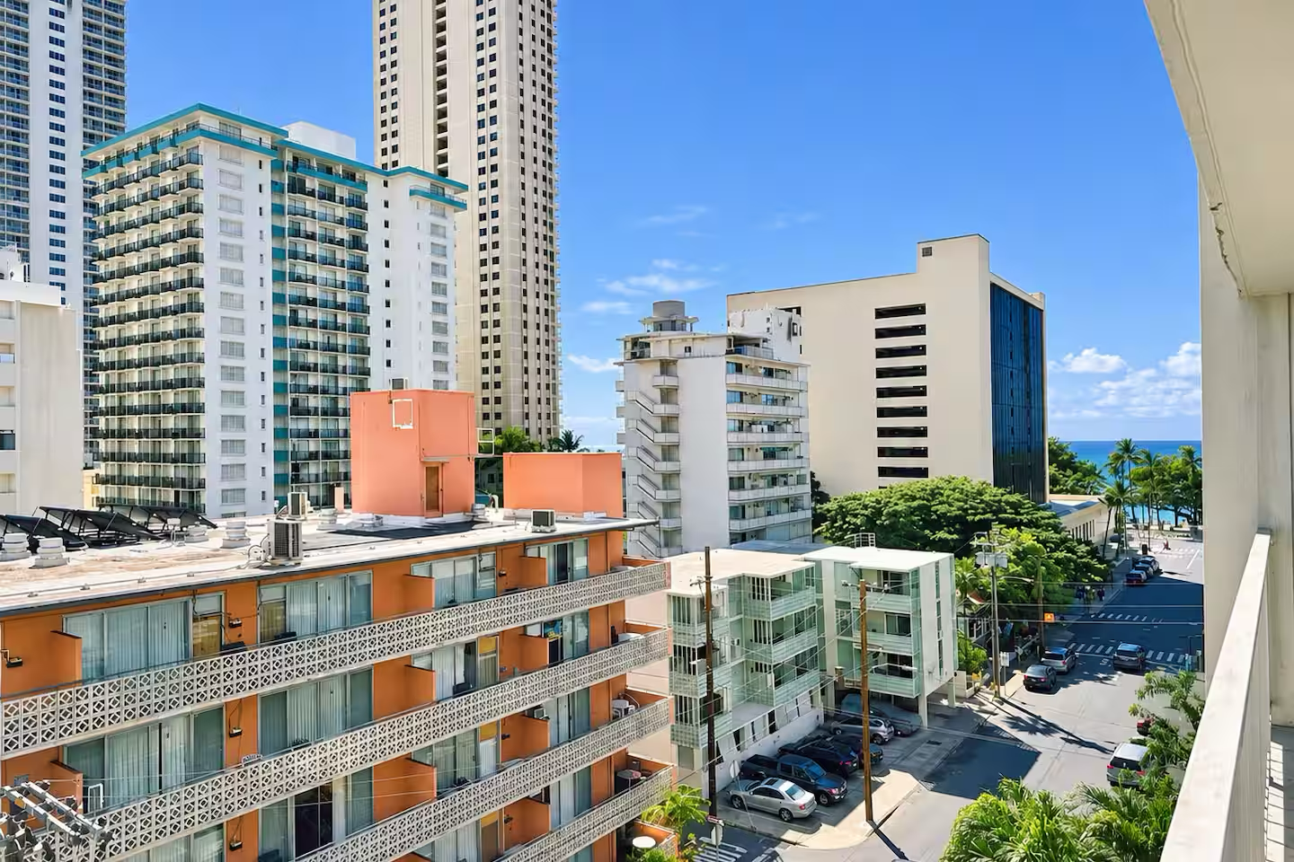 Walk to the beach!-Cozy Renovated Waikiki Studio~