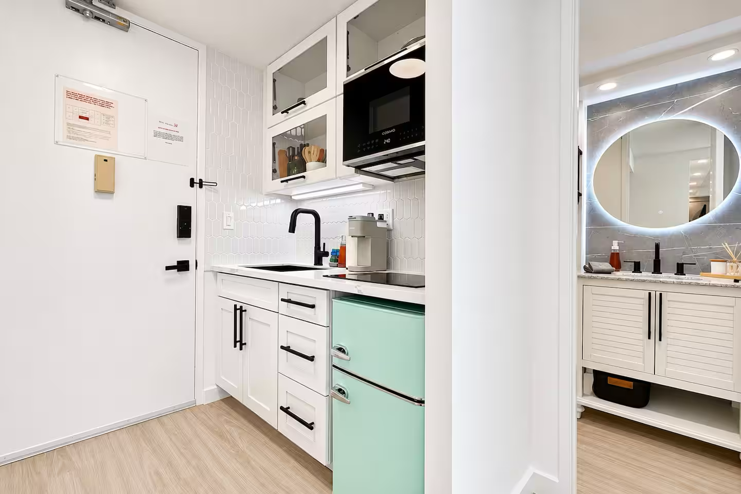 Walk to the beach!-Cozy Renovated Waikiki Studio~
