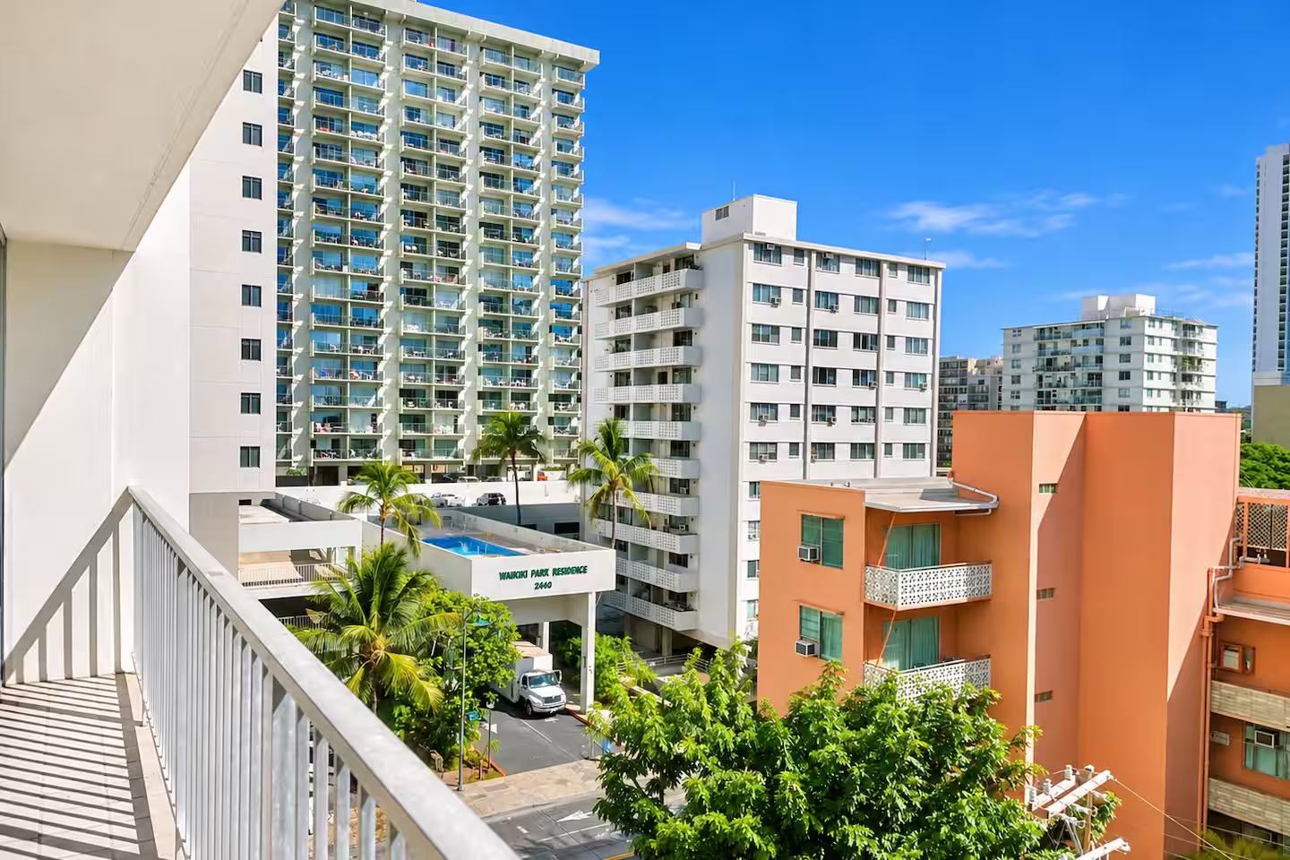 Walk to the beach!-Cozy Renovated Waikiki Studio~
