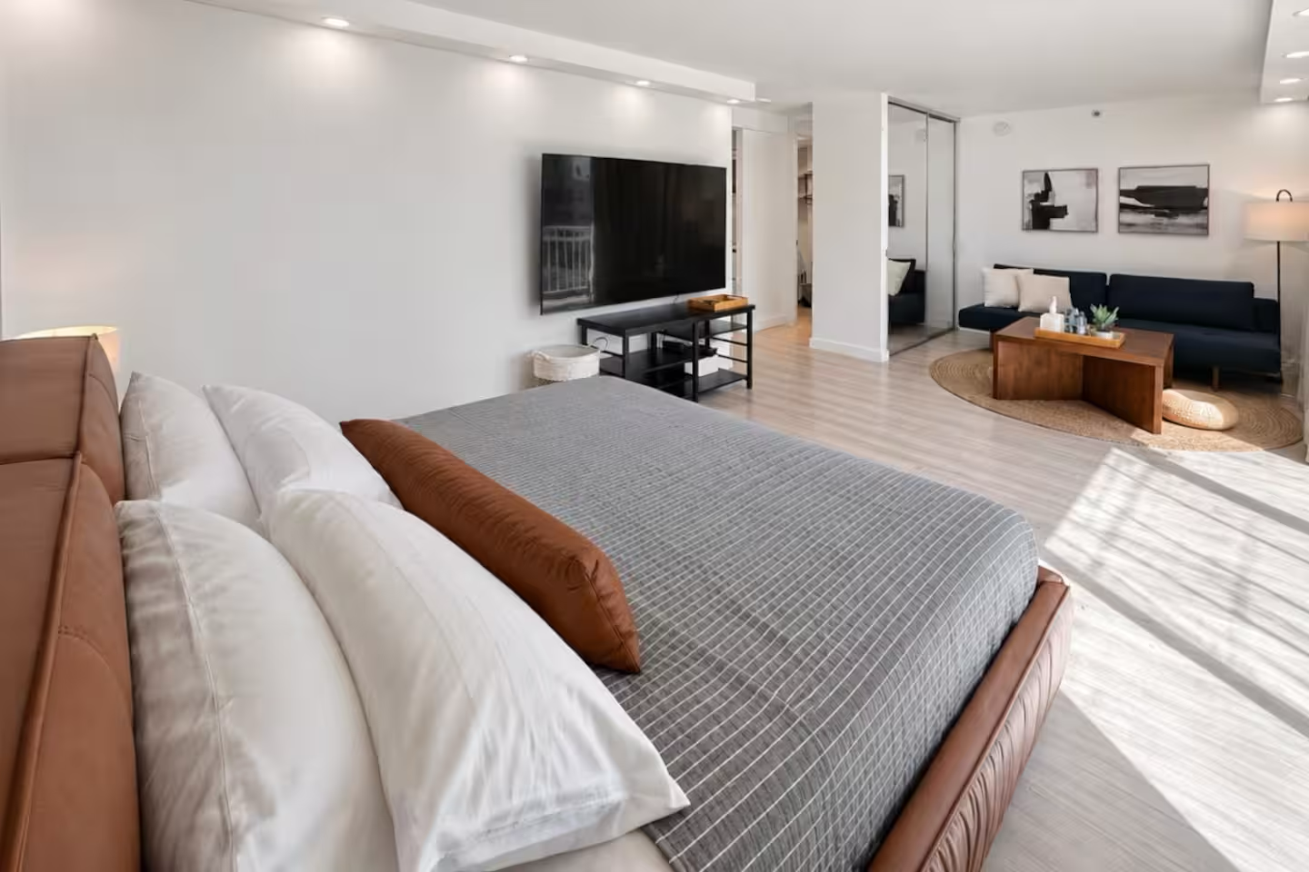 Walk to the beach!-Cozy Renovated Waikiki Studio~