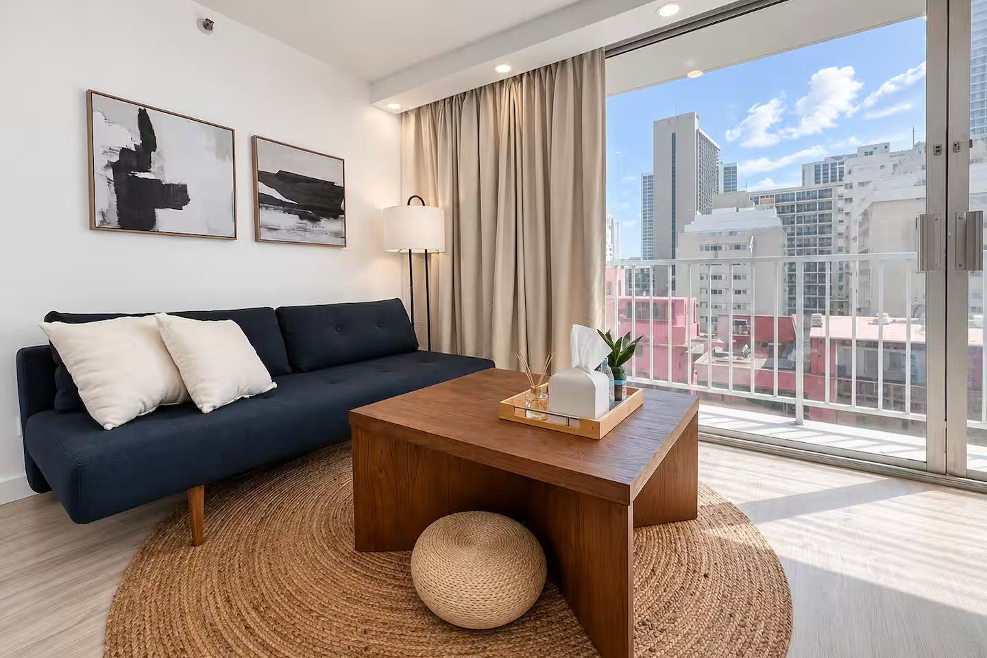 Walk to the beach!-Cozy Renovated Waikiki Studio~