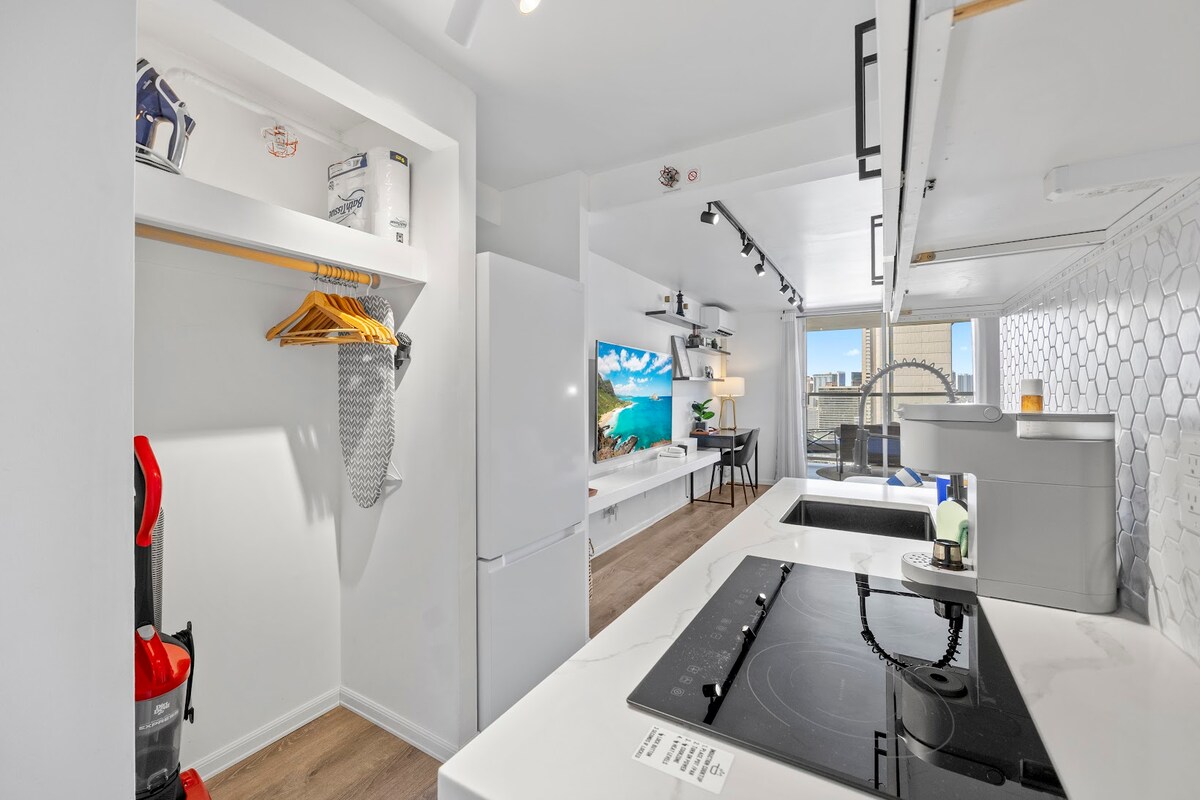 26FL-Renovated Modern & Chic King Studio-Waikiki