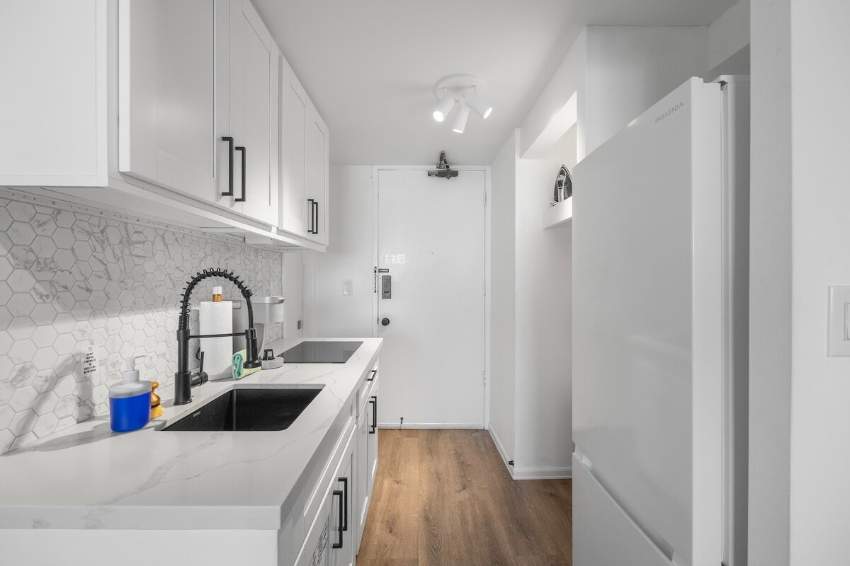 26FL-Renovated Modern & Chic King Studio-Waikiki
