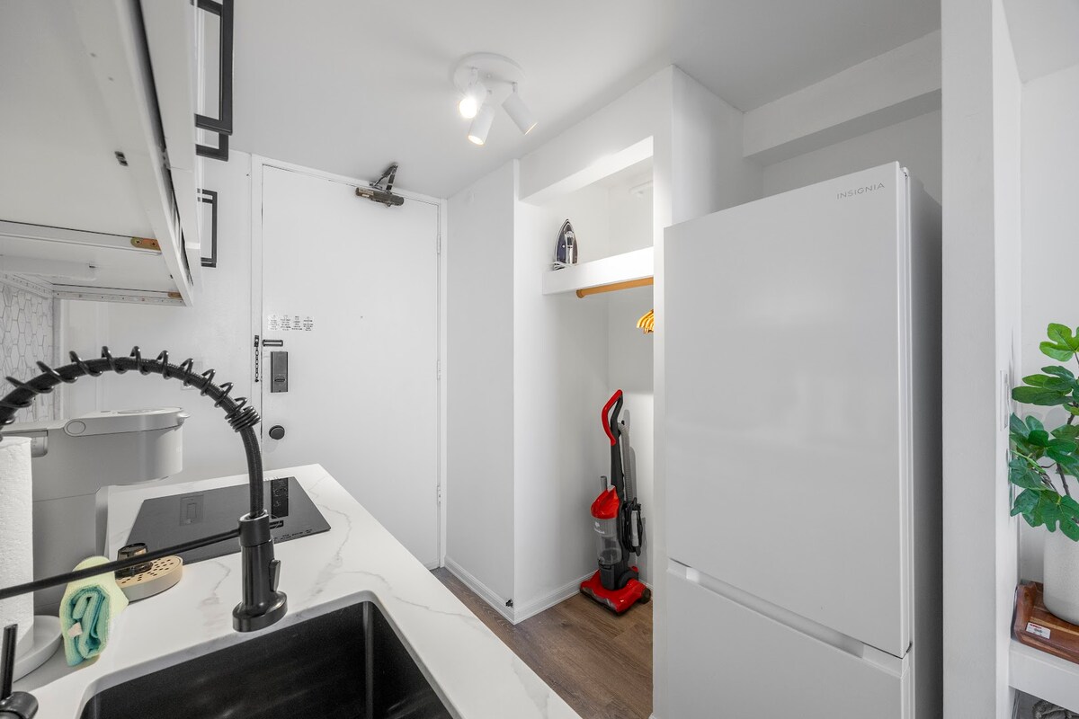 26FL-Renovated Modern & Chic King Studio-Waikiki