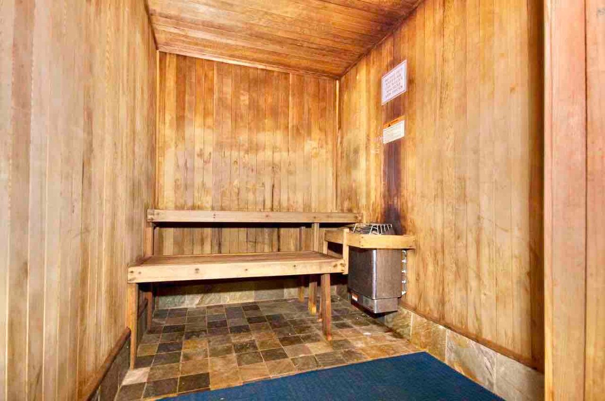 26FL-Renovated Modern & Chic King Studio-Waikiki