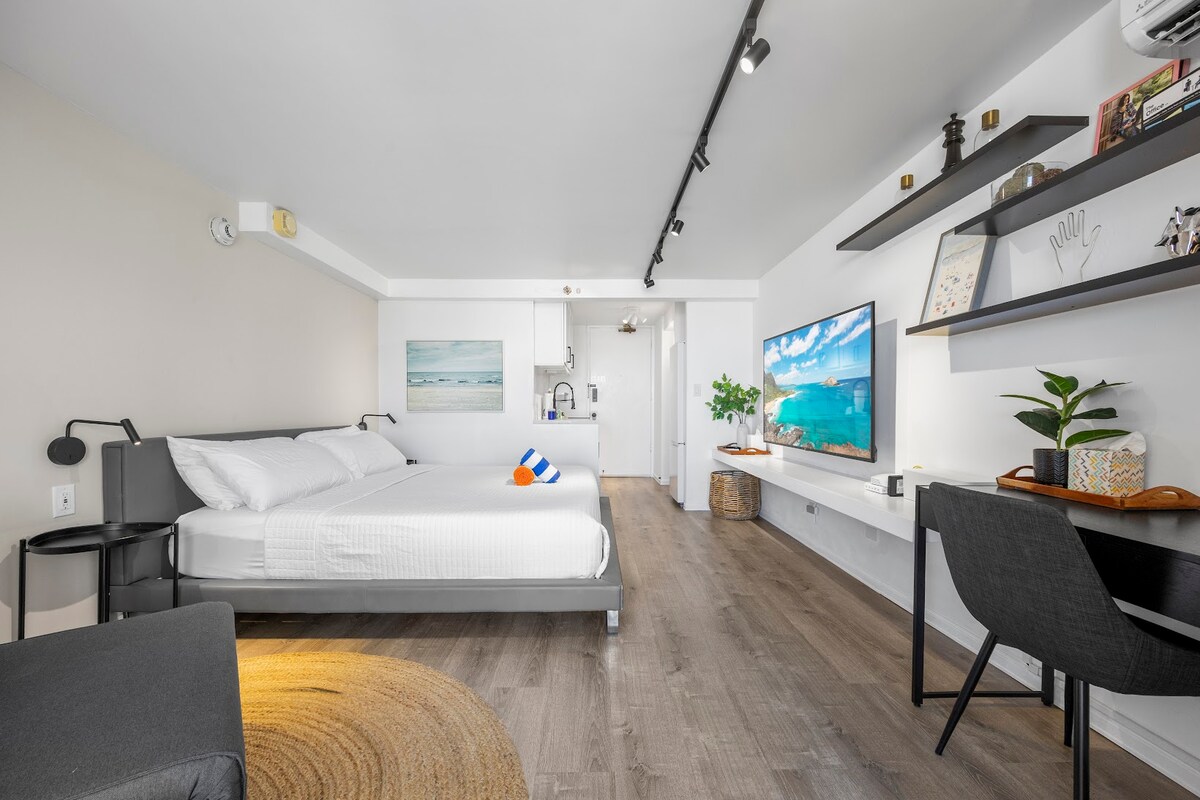 26FL-Renovated Modern & Chic King Studio-Waikiki