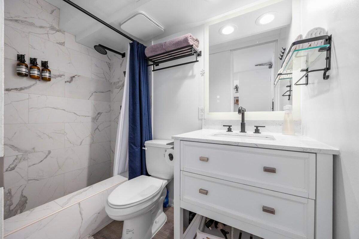 26FL-Renovated Modern & Chic King Studio-Waikiki
