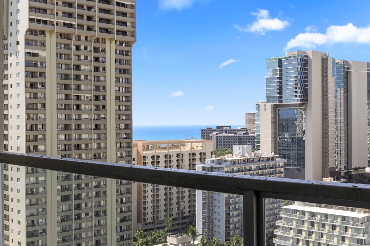 26FL-Renovated Modern & Chic King Studio-Waikiki