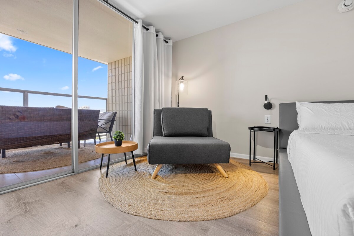 26FL-Renovated Modern & Chic King Studio-Waikiki