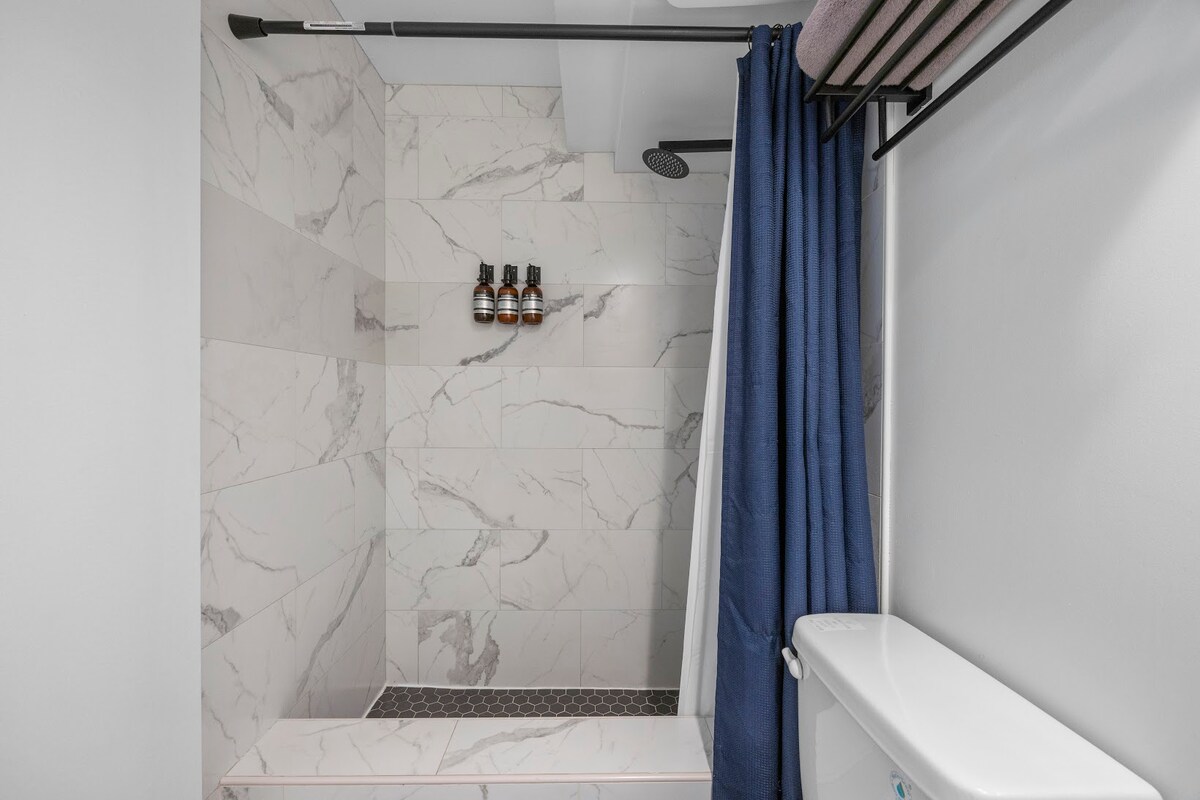 26FL-Renovated Modern & Chic King Studio-Waikiki