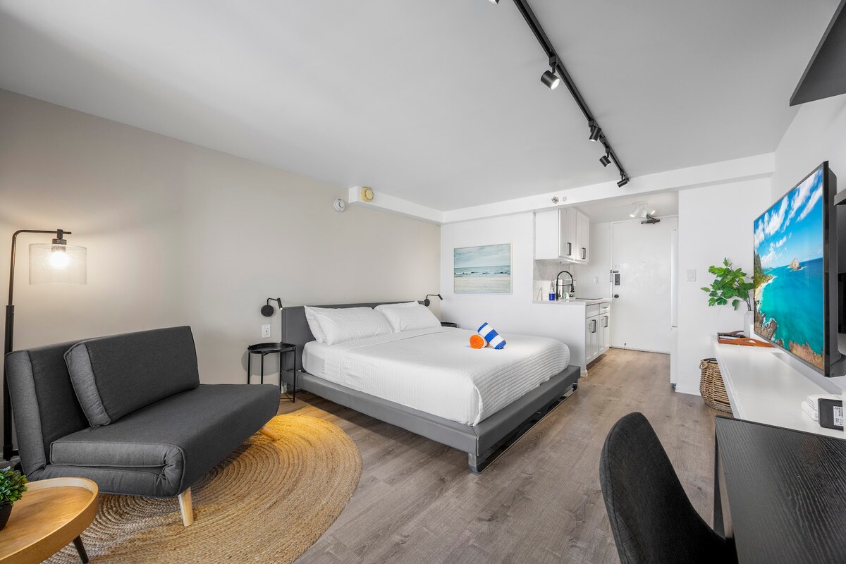 26FL-Renovated Modern & Chic King Studio-Waikiki