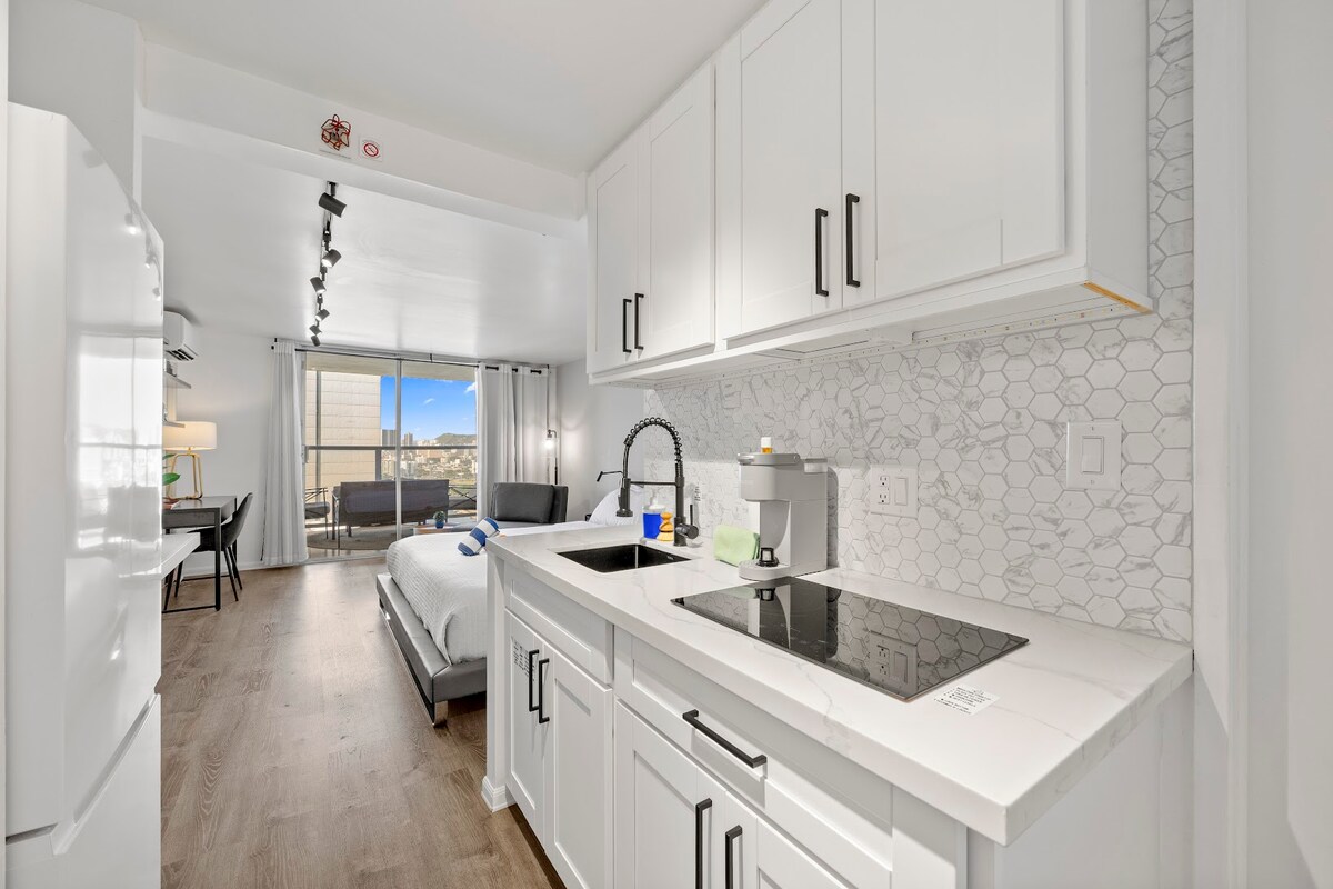 26FL-Renovated Modern & Chic King Studio-Waikiki