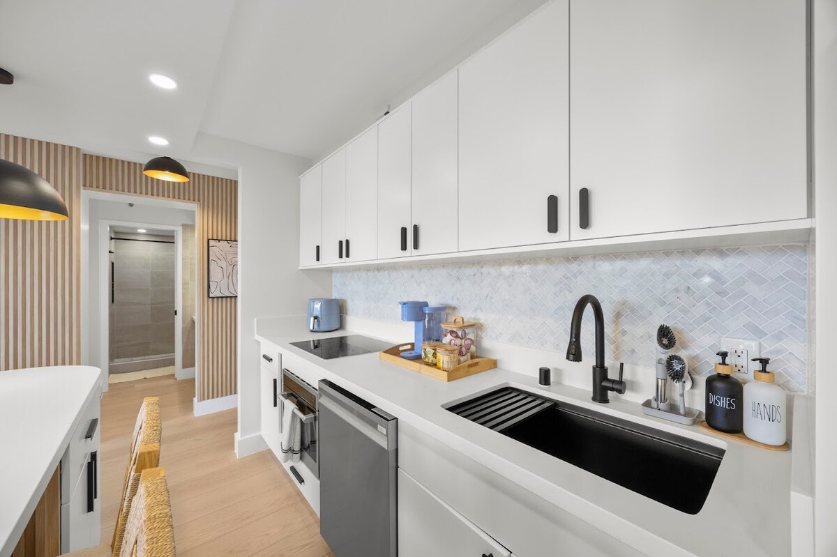 23F-Upscale 1BR-Mountain View-Free Parking w/ Pool