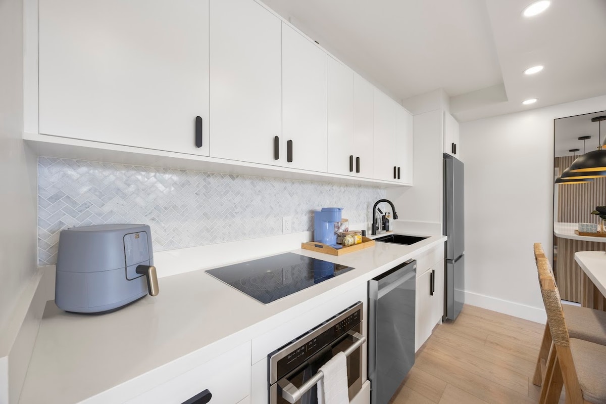 23F-Upscale 1BR-Mountain View-Free Parking w/ Pool