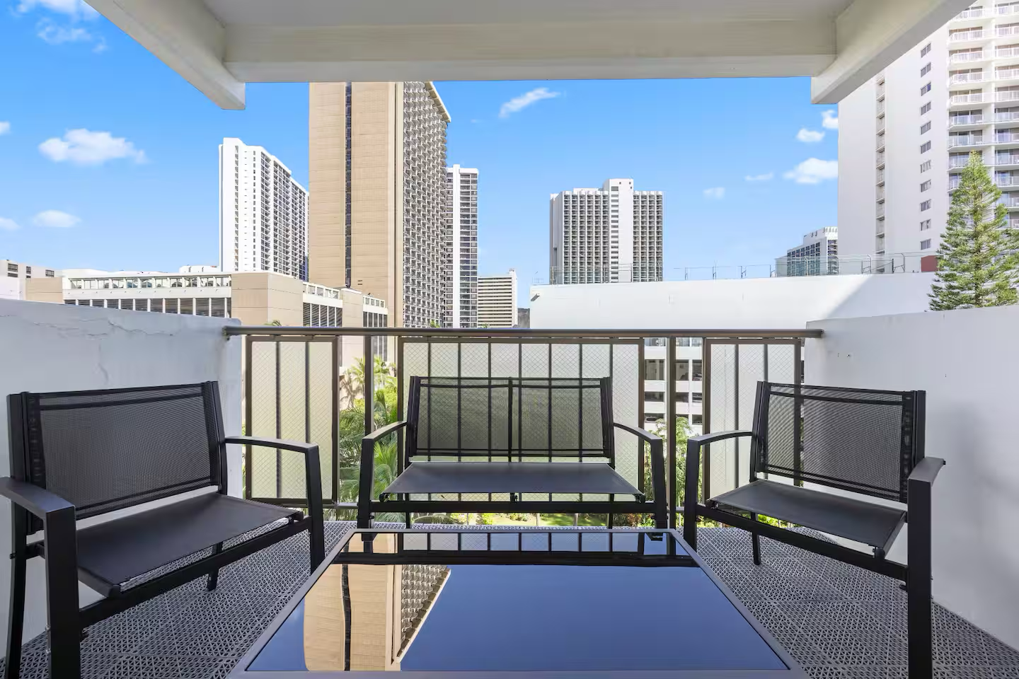 Hidden Oasis-2BR|2BTH w/Parking-Waikiki Beach