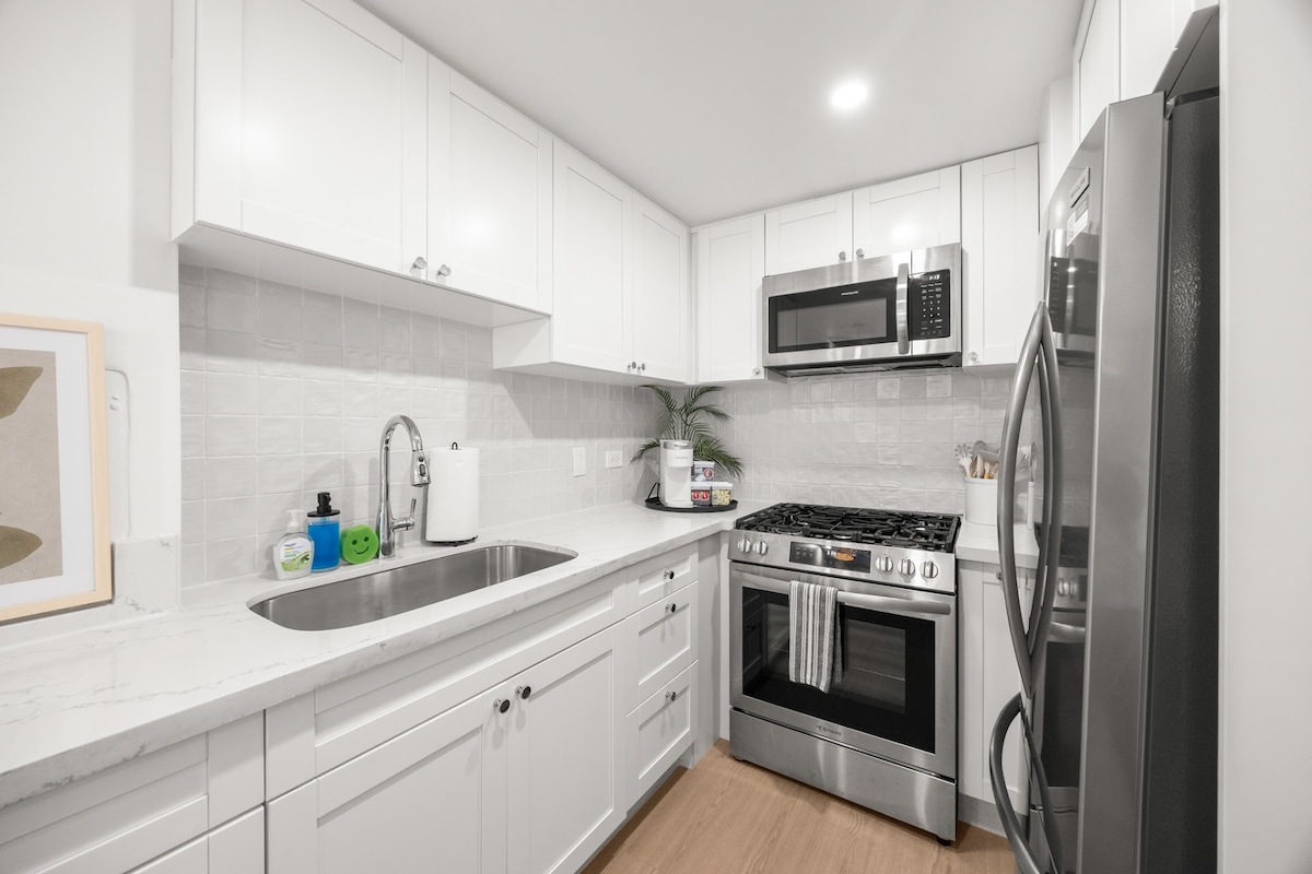 Hidden Oasis-2BR|2BTH w/Parking-Waikiki Beach