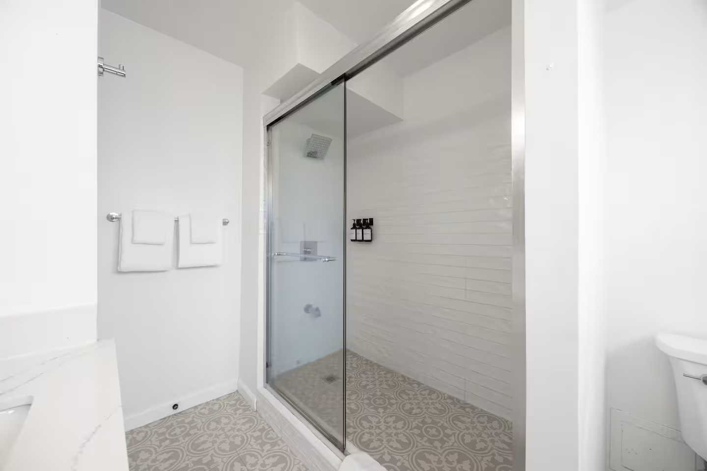 Hidden Oasis-2BR|2BTH w/Parking-Waikiki Beach