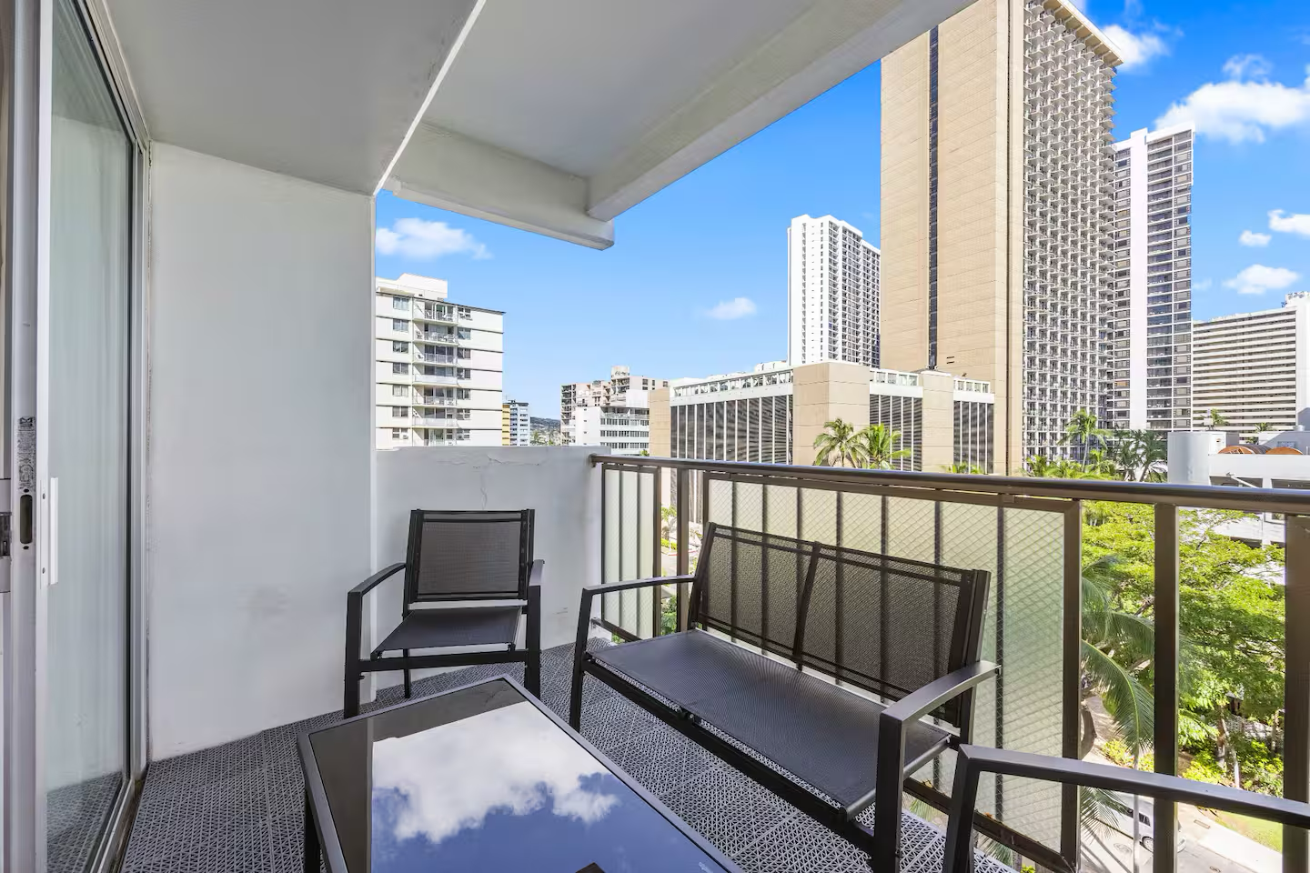 Hidden Oasis-2BR|2BTH w/Parking-Waikiki Beach