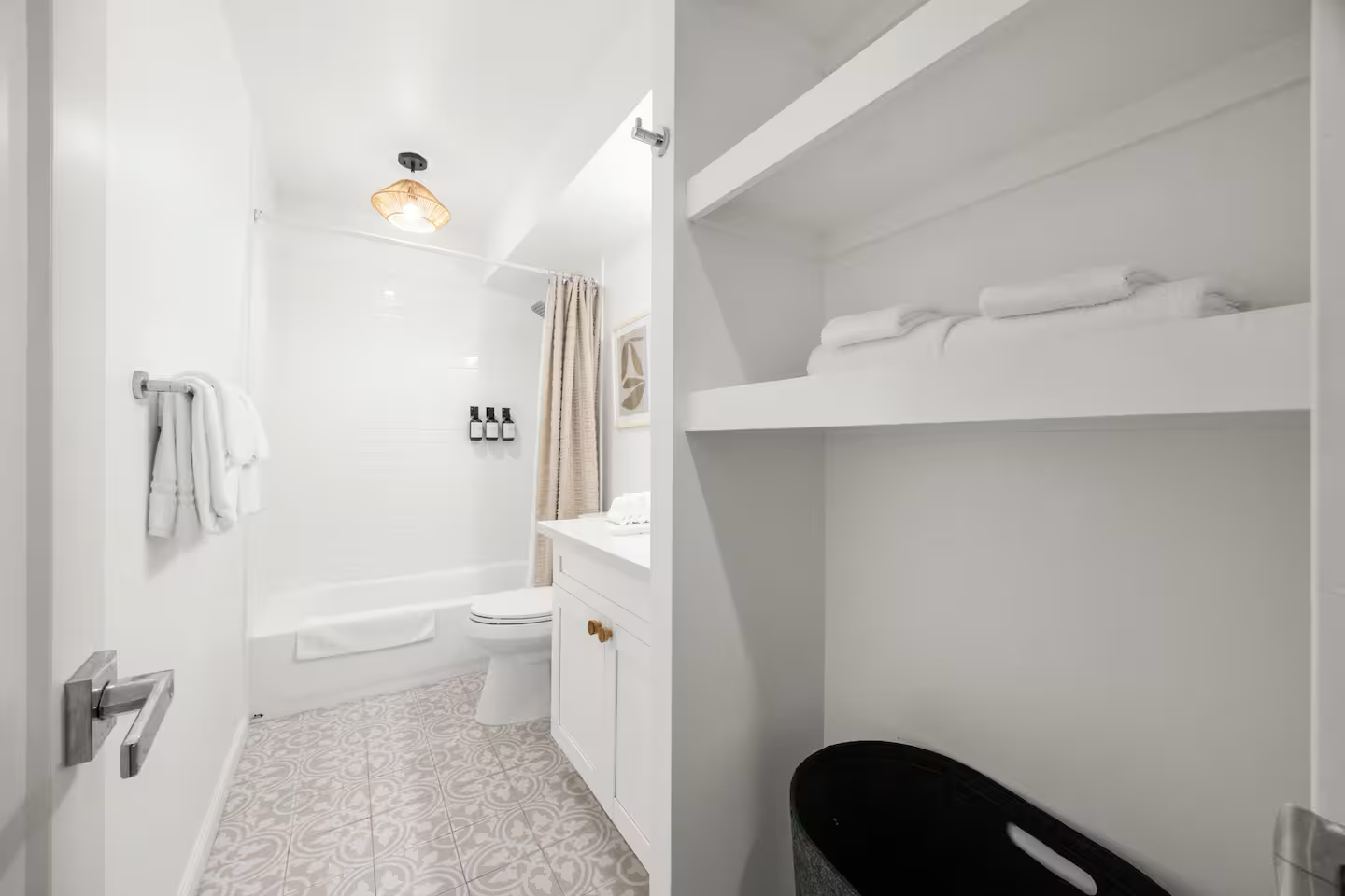 Hidden Oasis-2BR|2BTH w/Parking-Waikiki Beach