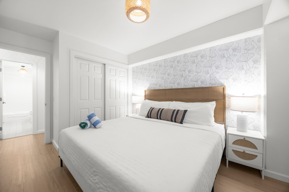 Hidden Oasis-2BR|2BTH w/Parking-Waikiki Beach