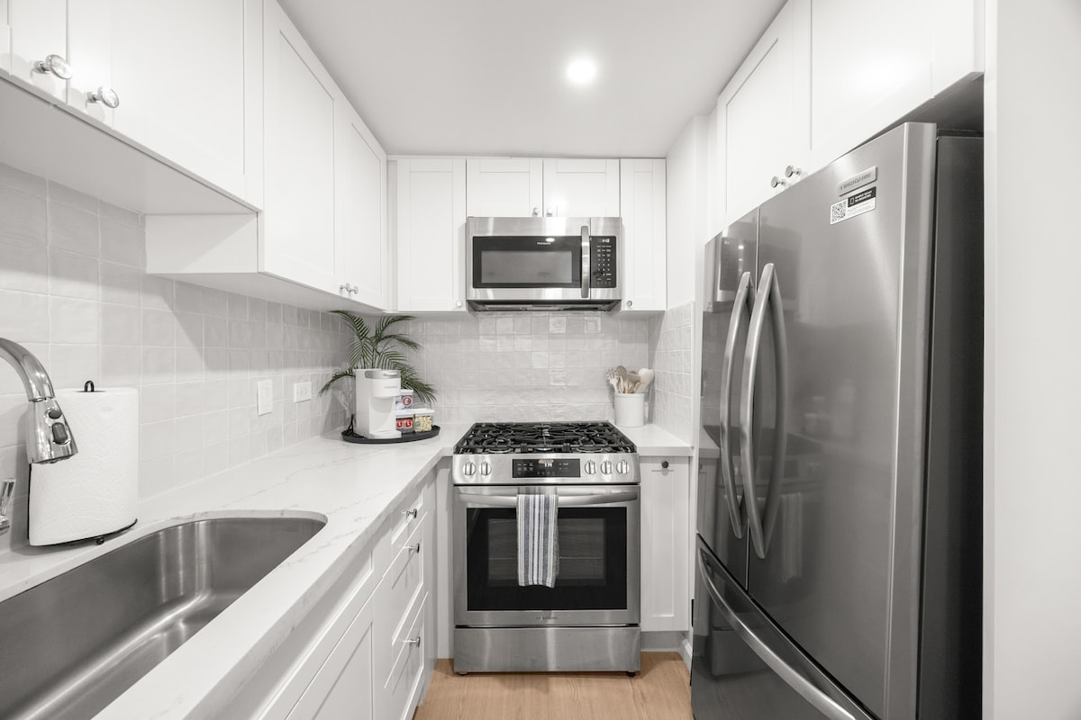 Hidden Oasis-2BR|2BTH w/Parking-Waikiki Beach