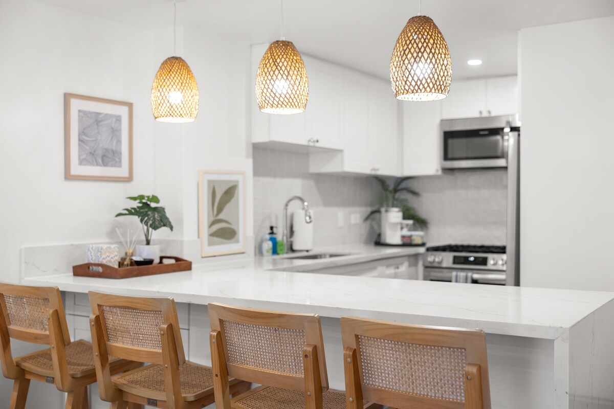 Hidden Oasis-2BR|2BTH w/Parking-Waikiki Beach