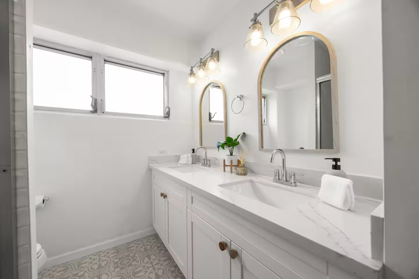 Hidden Oasis-2BR|2BTH w/Parking-Waikiki Beach