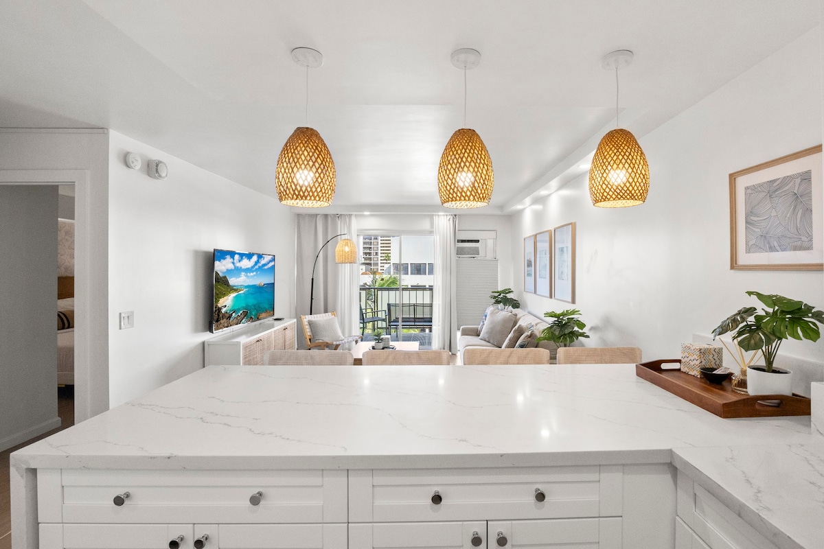 Hidden Oasis-2BR|2BTH w/Parking-Waikiki Beach