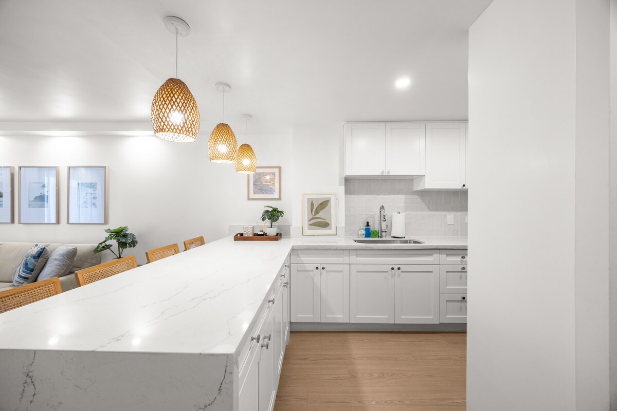Hidden Oasis-2BR|2BTH w/Parking-Waikiki Beach