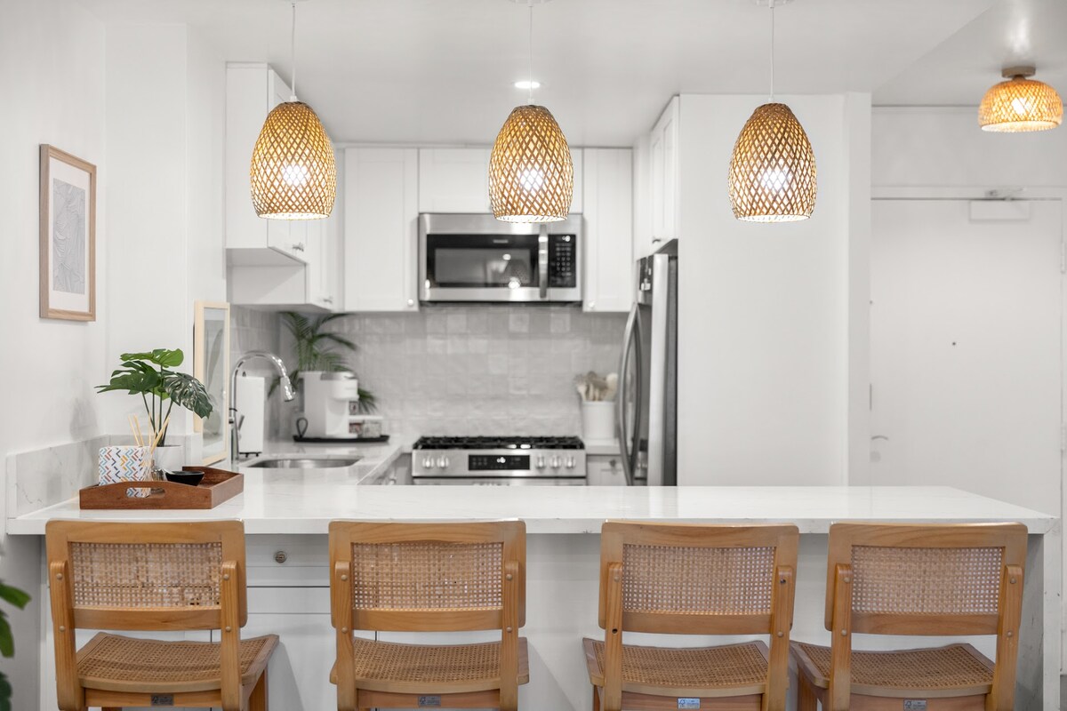 Hidden Oasis-2BR|2BTH w/Parking-Waikiki Beach