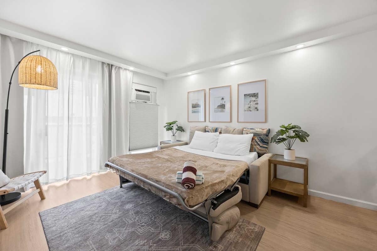 Hidden Oasis-2BR|2BTH w/Parking-Waikiki Beach