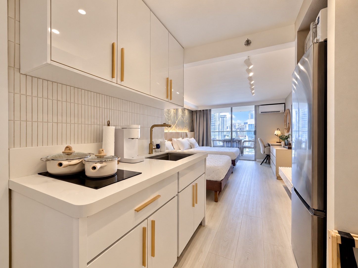 19F-Stunning Modern Studio/2 Queens-Waikiki Beach~