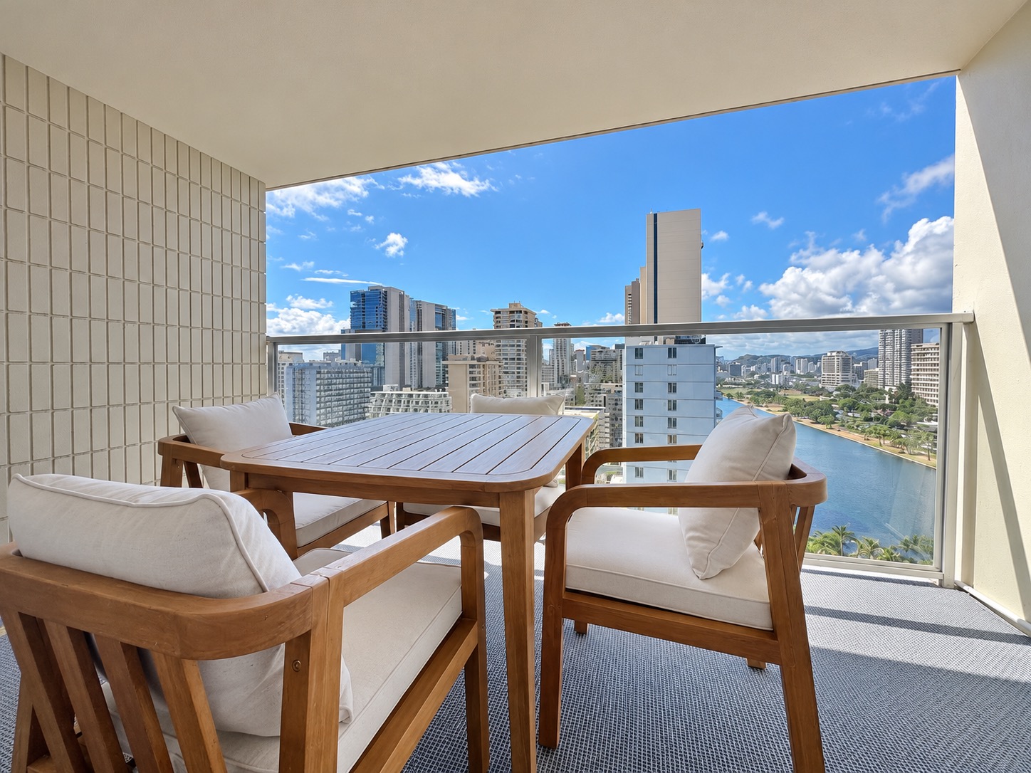19F-Stunning Modern Studio/2 Queens-Waikiki Beach~