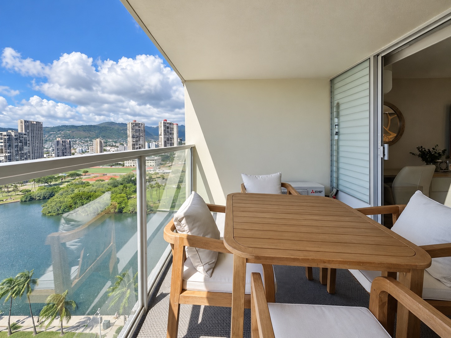 19F-Stunning Modern Studio/2 Queens-Waikiki Beach~