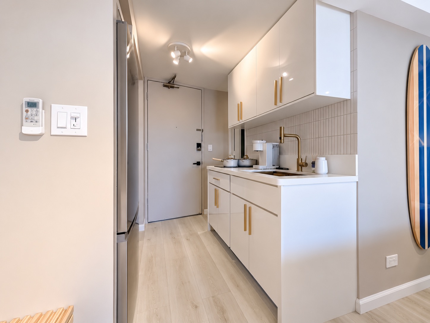 19F-Stunning Modern Studio/2 Queens-Waikiki Beach~