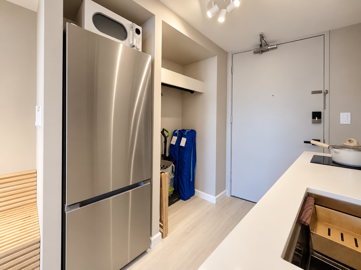 19F-Stunning Modern Studio/2 Queens-Waikiki Beach~