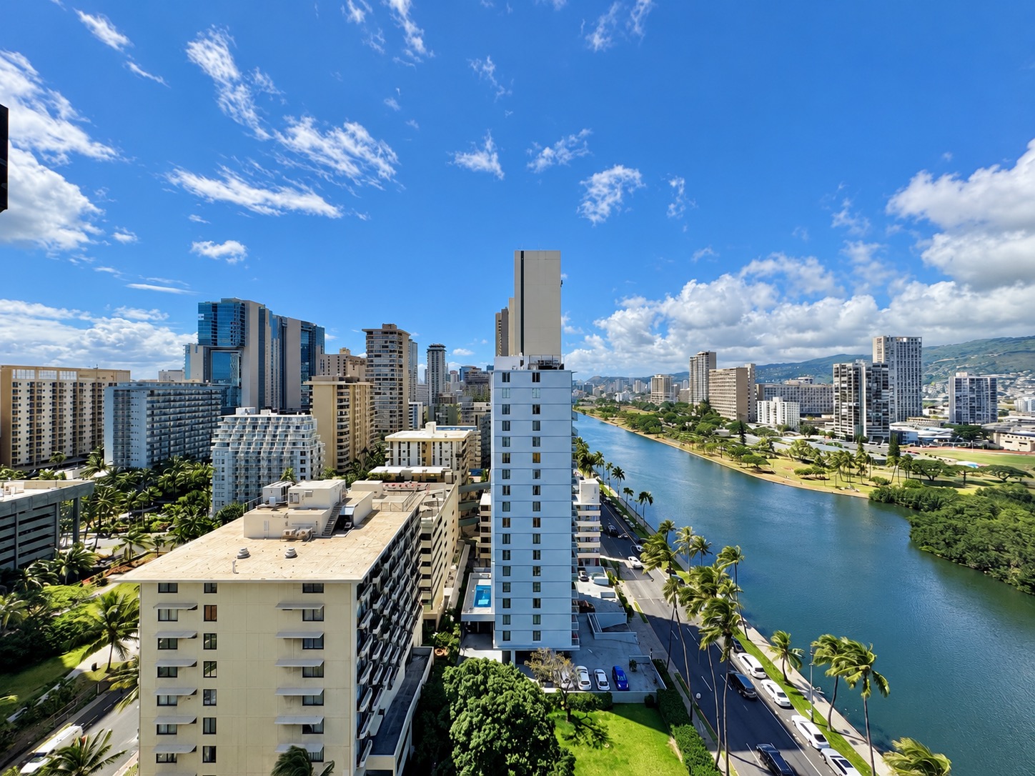 19F-Stunning Modern Studio/2 Queens-Waikiki Beach~