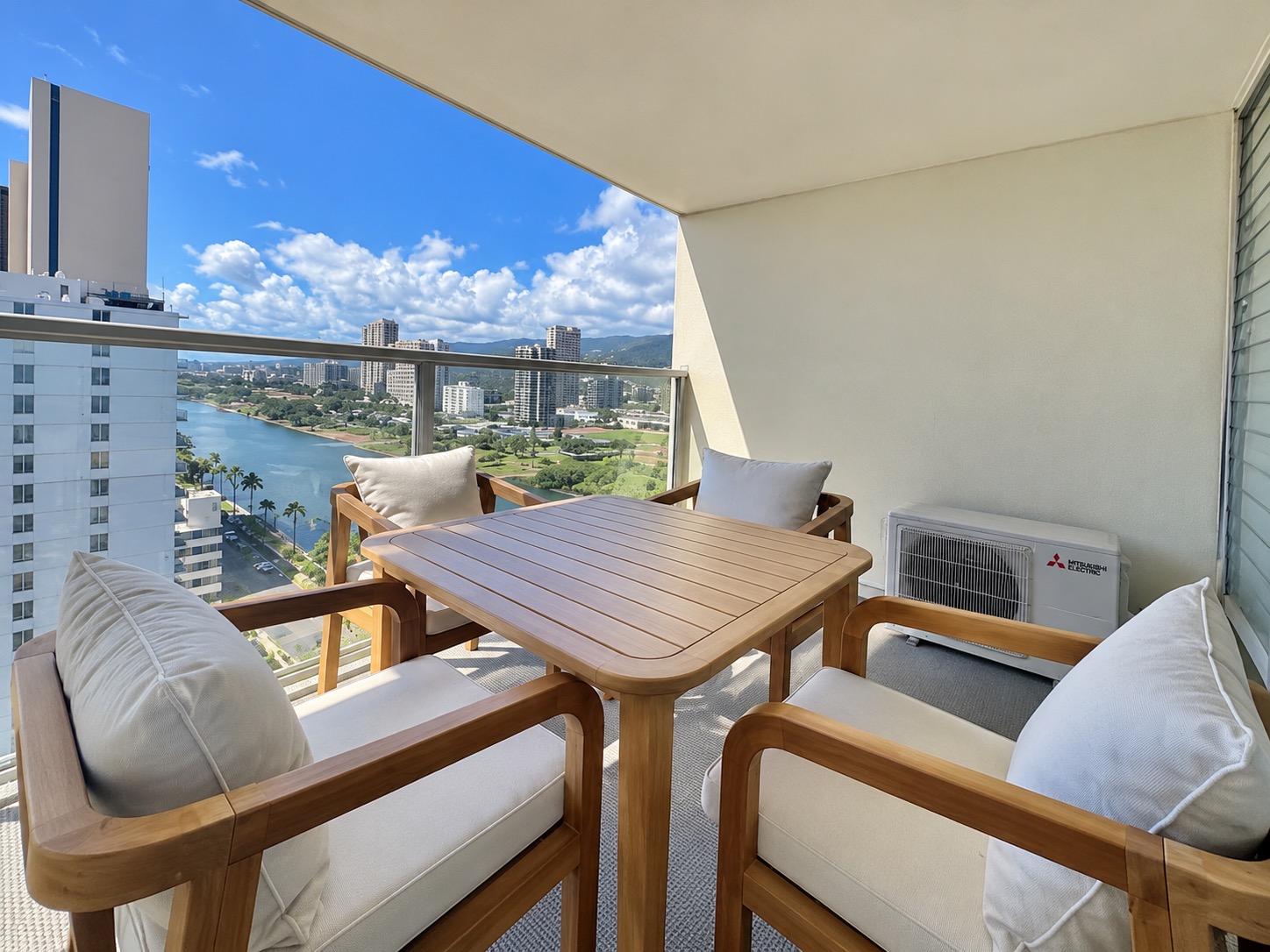 19F-Stunning Modern Studio/2 Queens-Waikiki Beach~