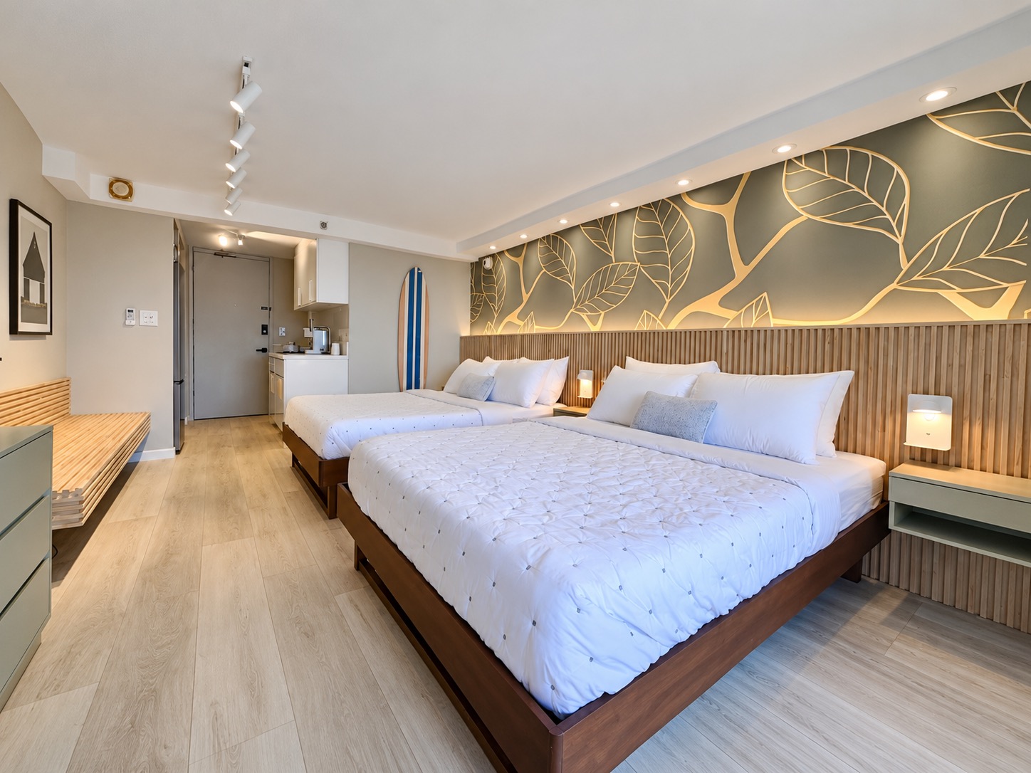 19F-Stunning Modern Studio/2 Queens-Waikiki Beach~